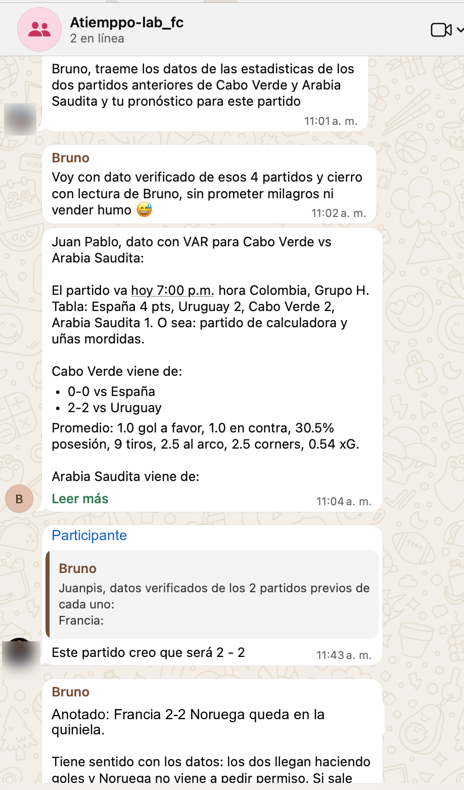 Captura anonimizada de WhatsApp donde Bruno entrega datos previos de partidos, lectura de probabilidad y registro de quiniela